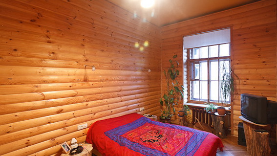 country-house-style-bedroom.jpg